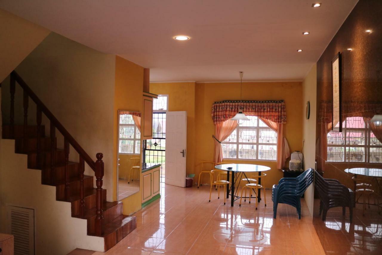 Villa Bukit Indah Brastagi / Berastagi Εξωτερικό φωτογραφία